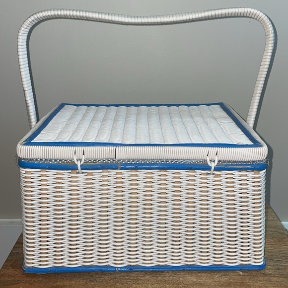 💙Vintage Sewing Basket /Caddy - Picture 3 of 10